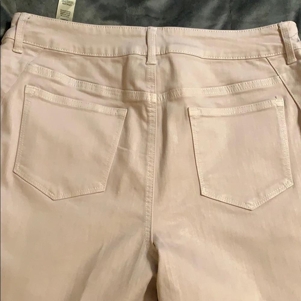 NWOT CHICO’S PLATINUM COATED JEGGINGS